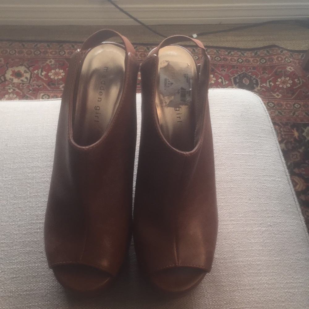 Madden Girl wedge sandel’s